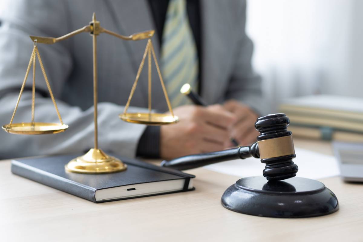 Tout comprendre du rôle vital de l'avocat en droit de la franchise
